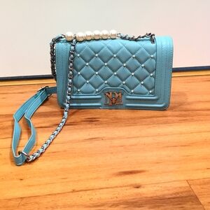 BADGLEY MISCHKA EUC Baby Blue Qulited with pearl Strap Turnlock Purse Crossbody